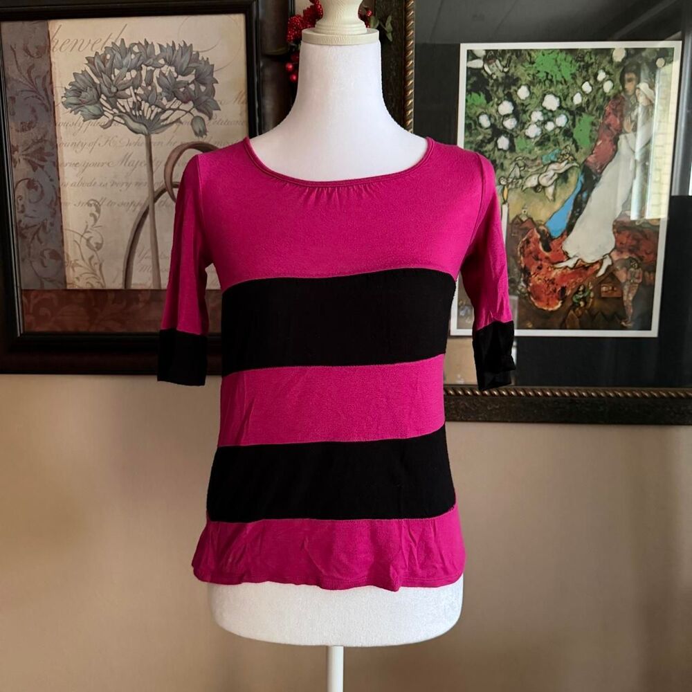 Hot-topic Women's Pink and Black Shirt